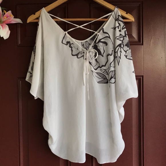 Guess XS Cold Shoulder Silk Blouse Tie in Back D1 - Picture 8 of 8